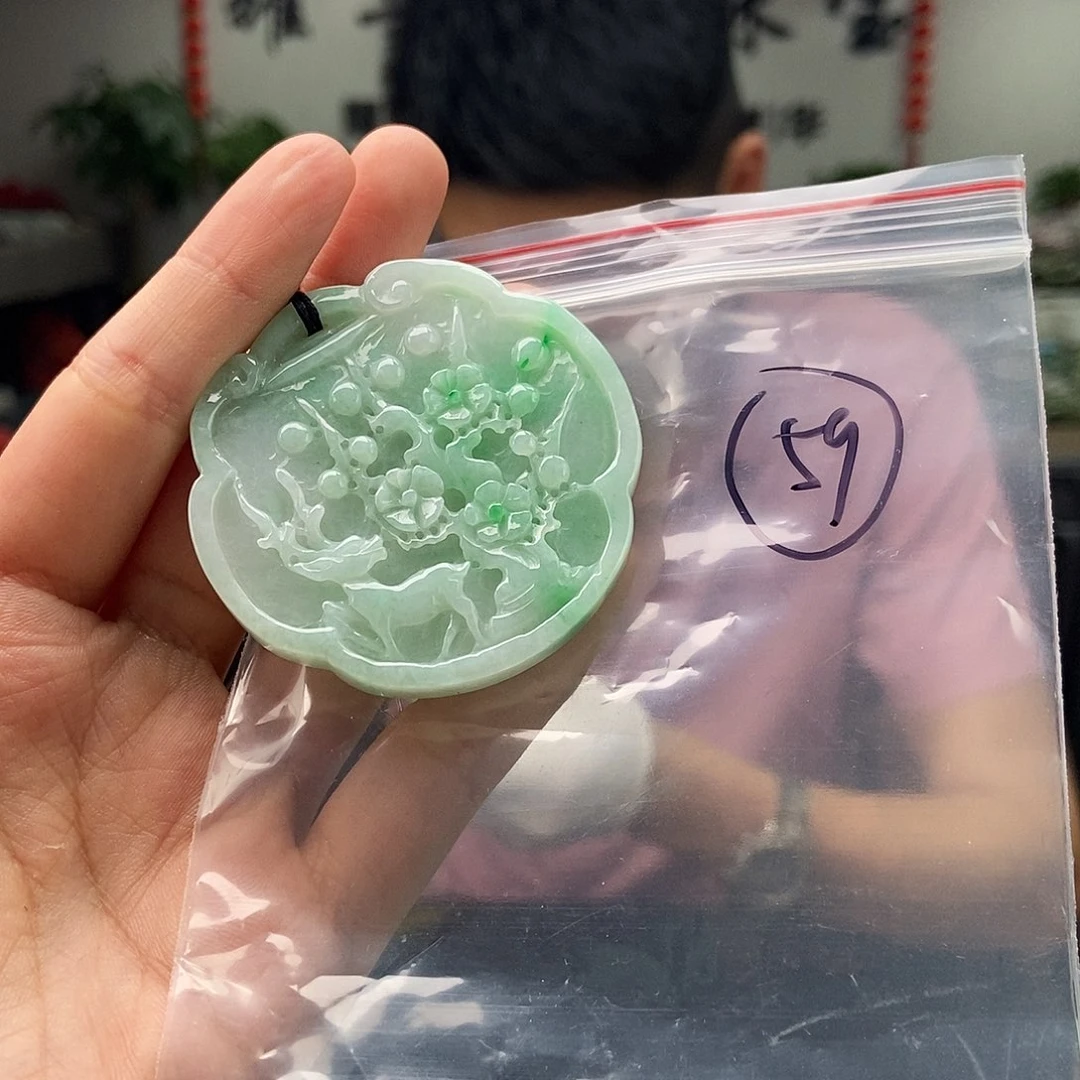 翡翠未镶嵌颈饰颜色多样性发拍一发一