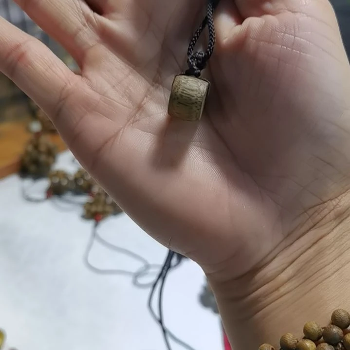 沉香吊坠沉香奇楠小吊坠