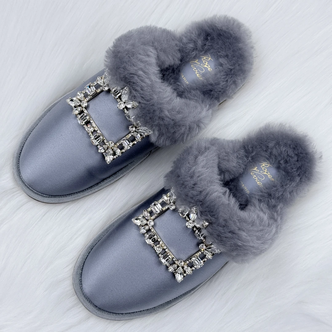 全新未使用 Roger Vivier/罗杰·维威耶 钻扣半拖 35码 1.3w bd114