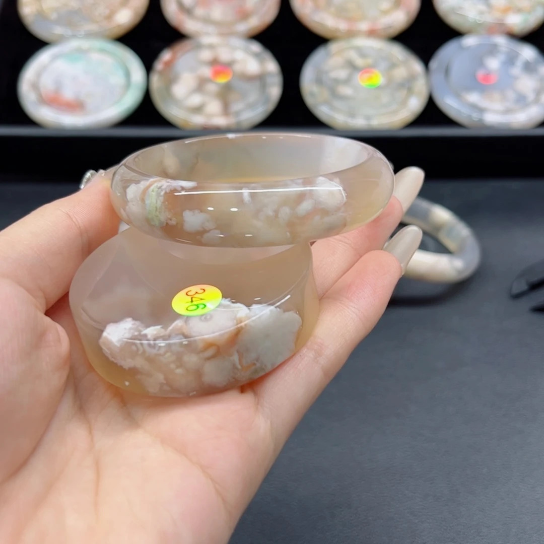 玛瑙/玉髓手镯未镶嵌54