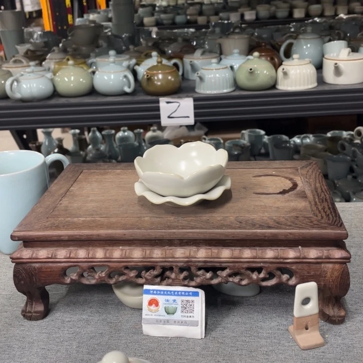 摆件月白釉莲花茶漏