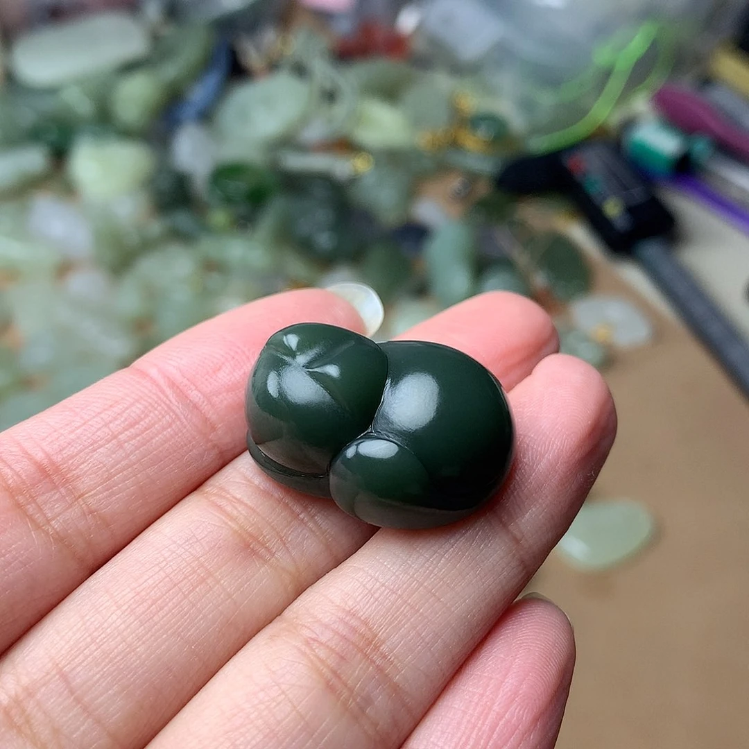 和田玉吊坠未镶嵌