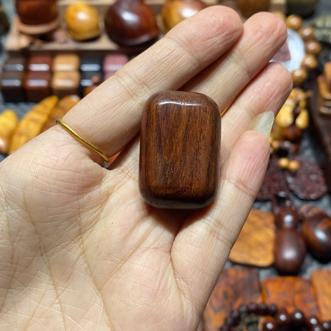 齐***胜黄花梨/降香黄檀木