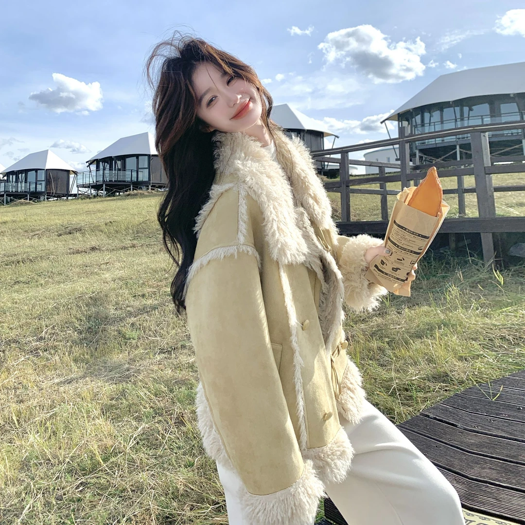 米黄色皮衣一体羊羔毛外套女2025冬季新款高级感韩系减龄棉服爆款