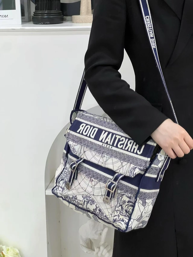 99新 DIOR/迪奥  dior  camp地球刺绣 信使邮差包小号/优品