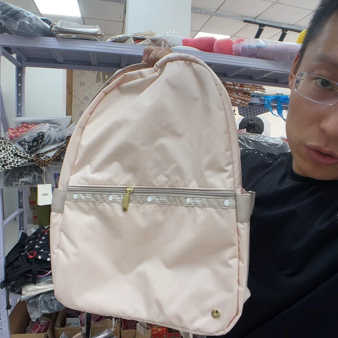 哆***哚PU化妆包等各种产品的