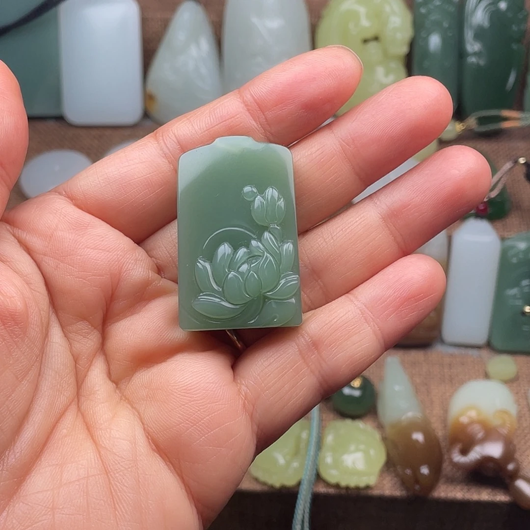 玲***珑和田玉（碧玉）未镶嵌颈饰