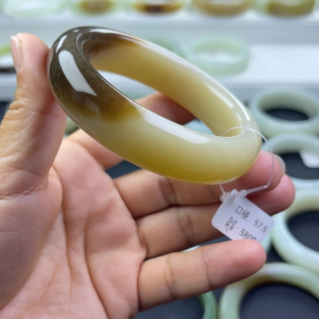 和田玉（糖玉）未镶嵌手镯