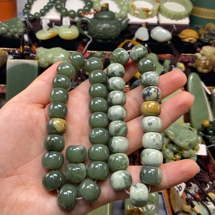 未镶嵌手串岫岩河磨玉（透闪石质玉）王***