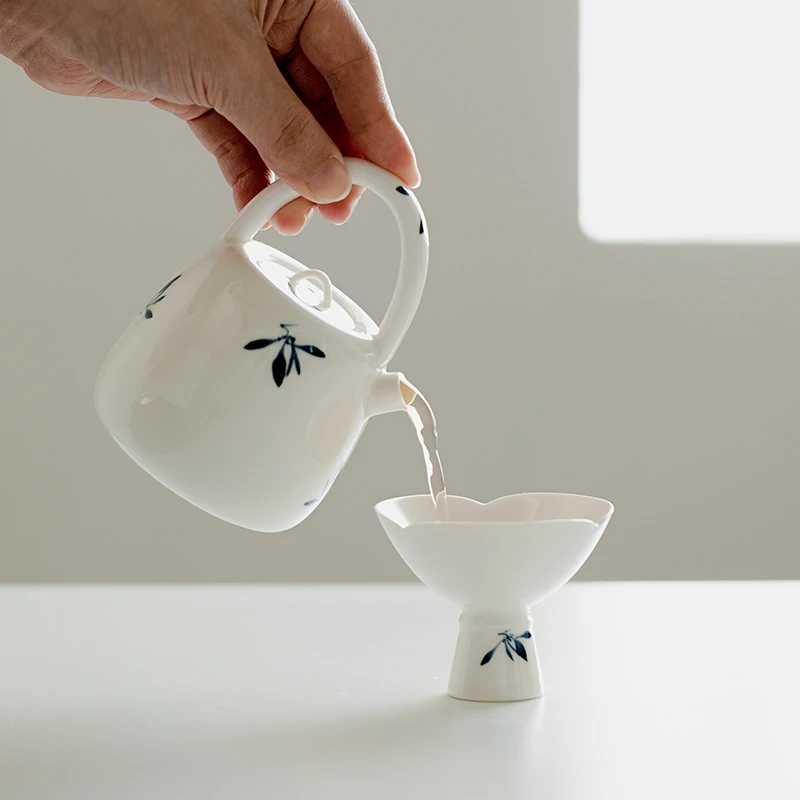 （阿萌茶事）纯手绘蝴蝶兰花-素问提梁壶-200ml
