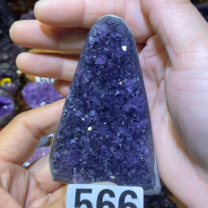 紫晶未镶嵌大型摆件（非配饰）