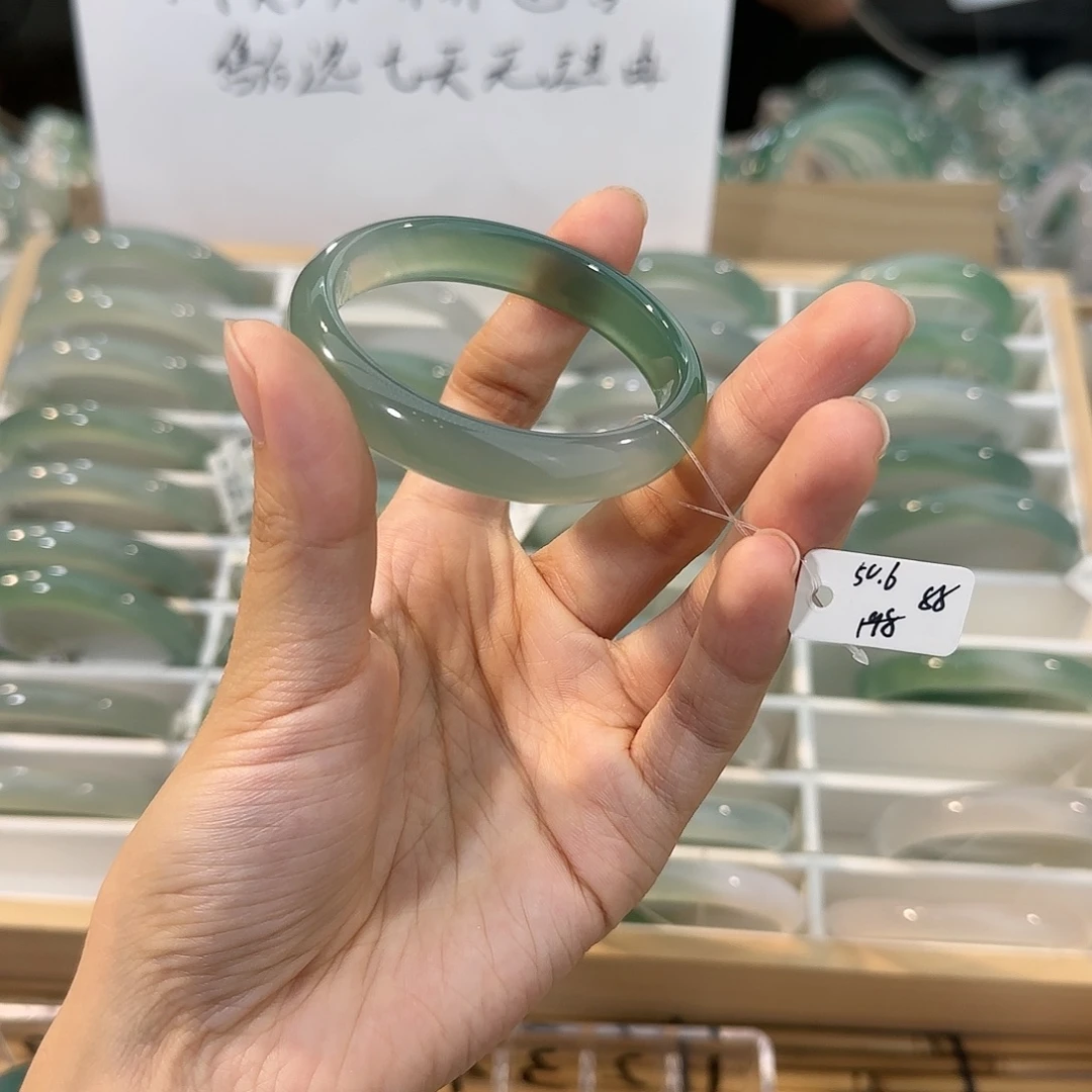 玛瑙/玉髓未镶嵌手镯圈口50.6