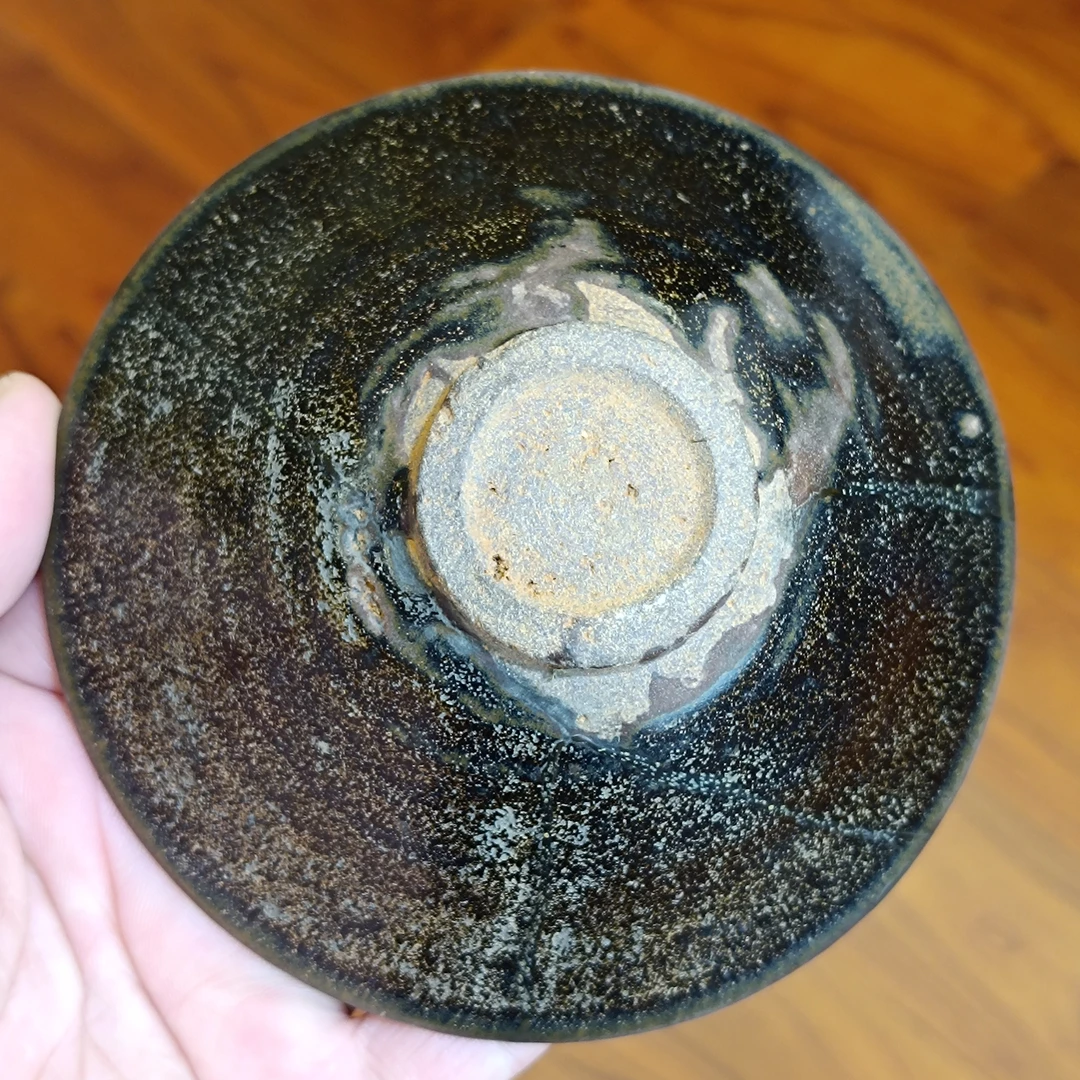 ​水吉窑宋建盏，括口斗笠盏，几乎全品。原盏裂开大漆修复麻点釉