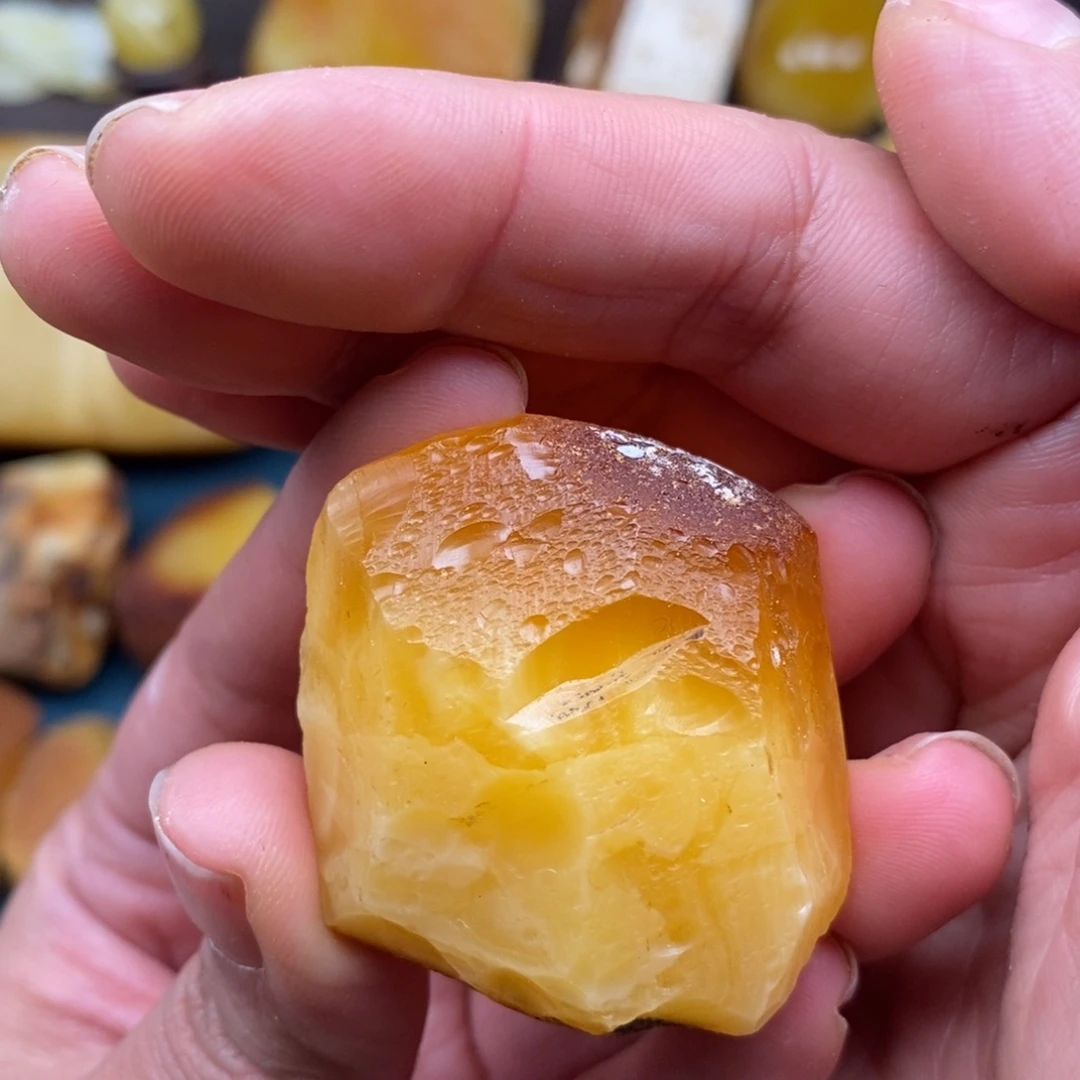 文***哥定制琥珀未镶嵌蜜蜡