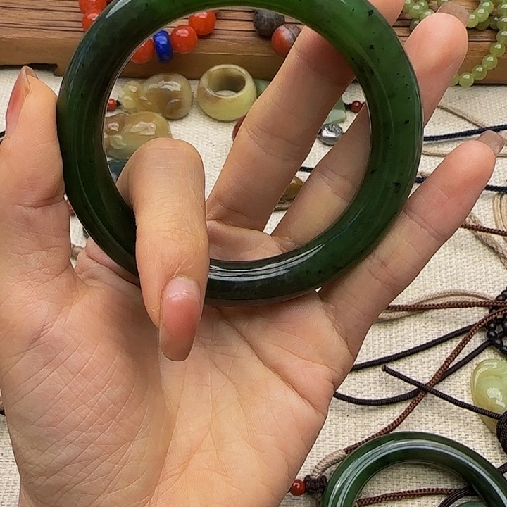 七***八和田玉（碧玉）手镯未镶嵌