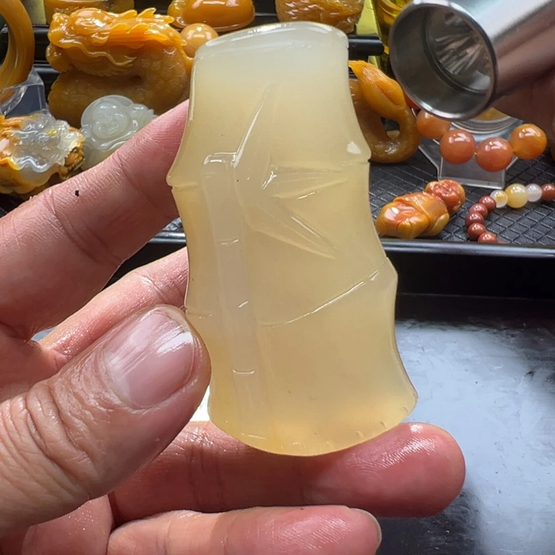 石英质玉未镶嵌颈饰