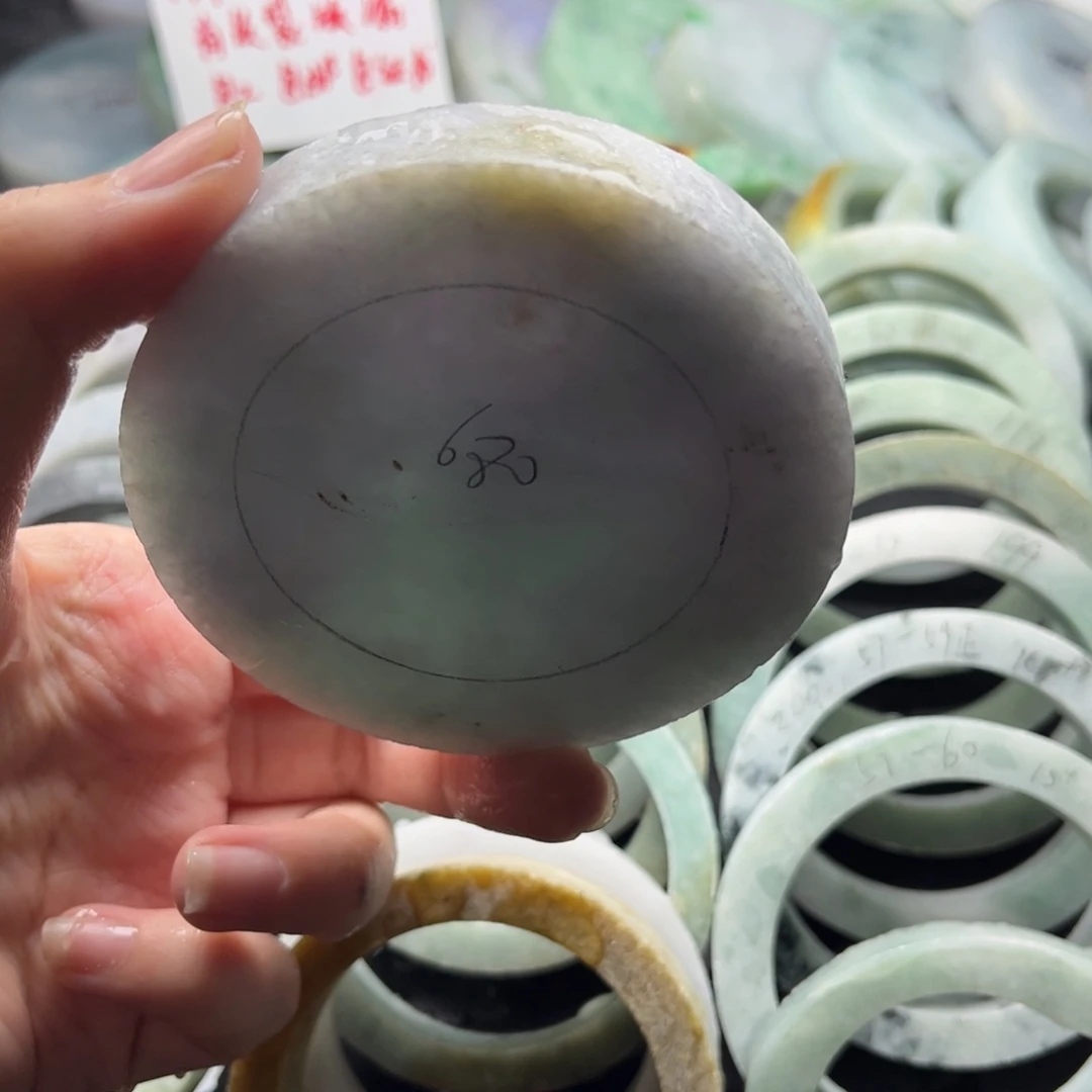 未镶嵌翡翠手镯定制翡翠