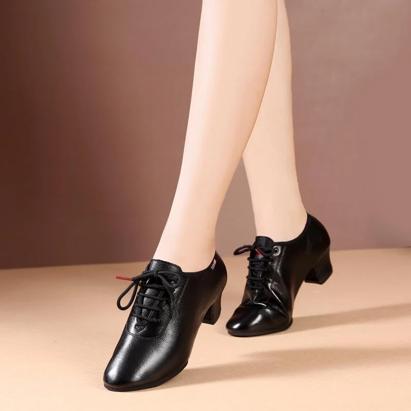 软皮拉丁舞鞋女士交谊舞蹈鞋软底时尚外穿跳舞鞋吉特巴广场舞女鞋