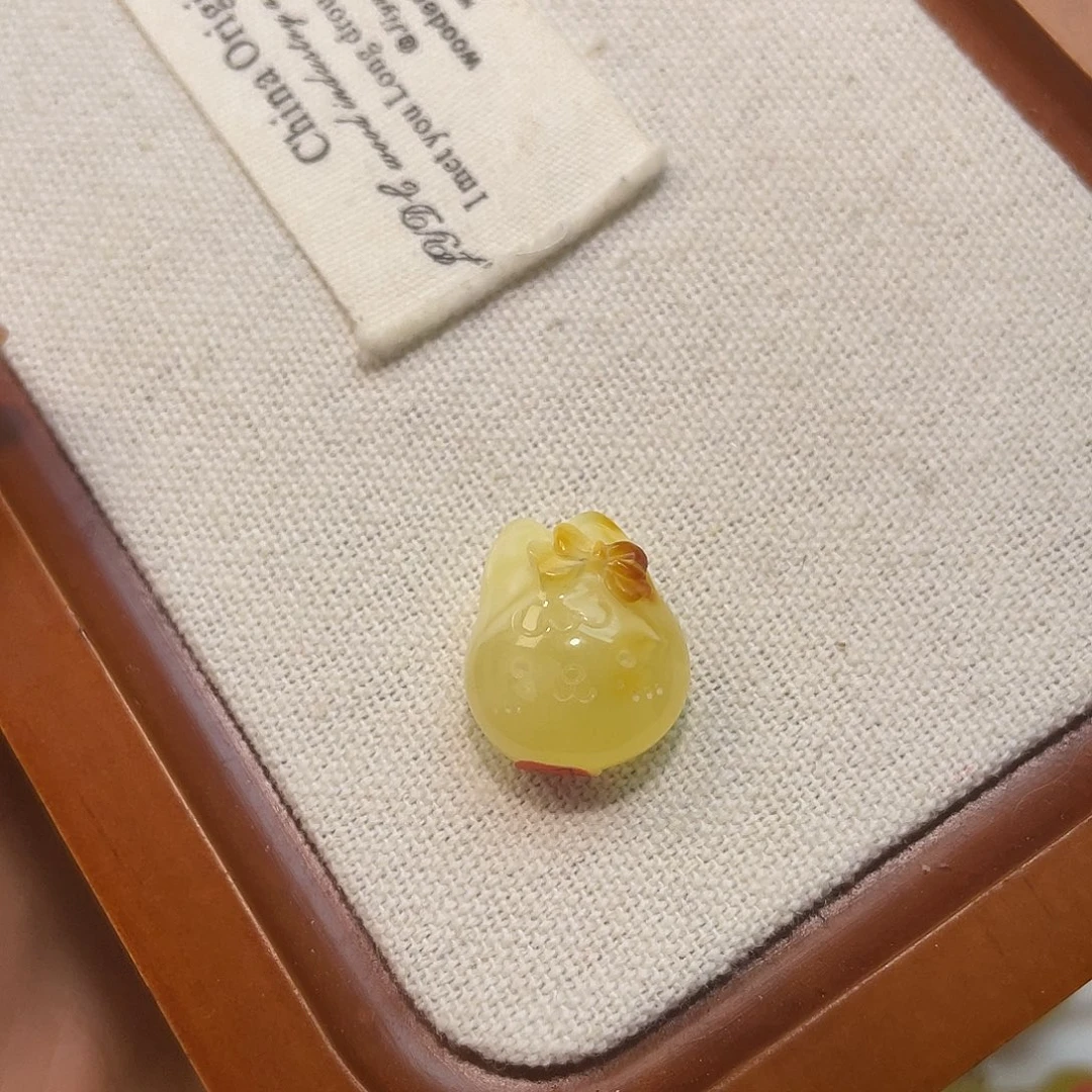 琥珀未镶嵌裸石兔头