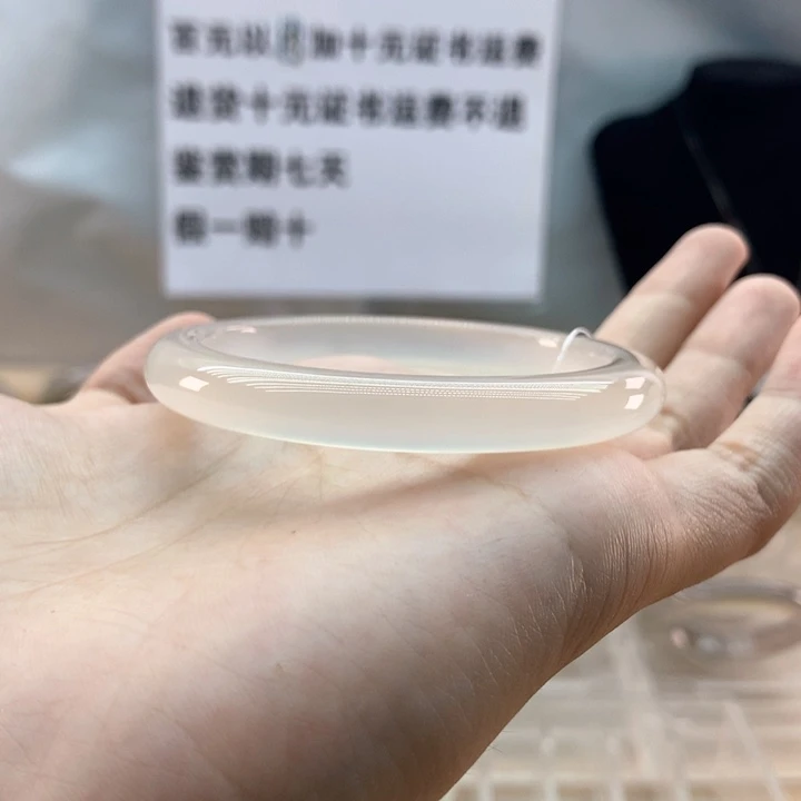 【闪购商品】玛瑙/玉髓手镯未镶嵌玲****?