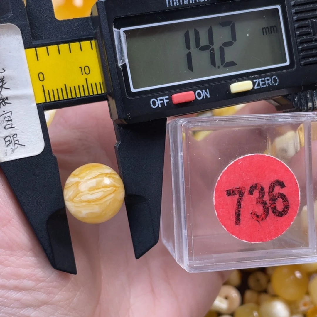 蜜蜡未镶嵌珠宝奇石