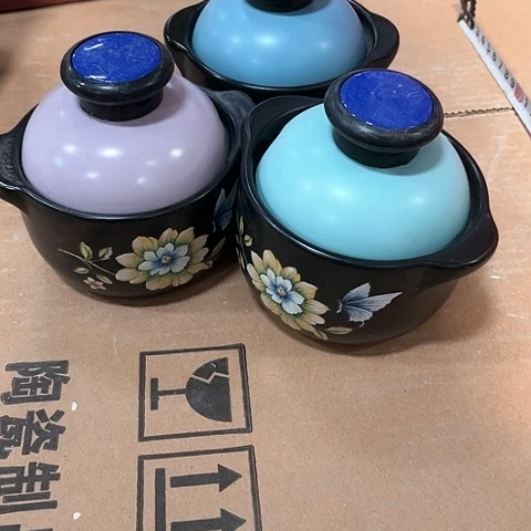 微瑕，不能明火，口径10厘米，高度5，3套调料罐