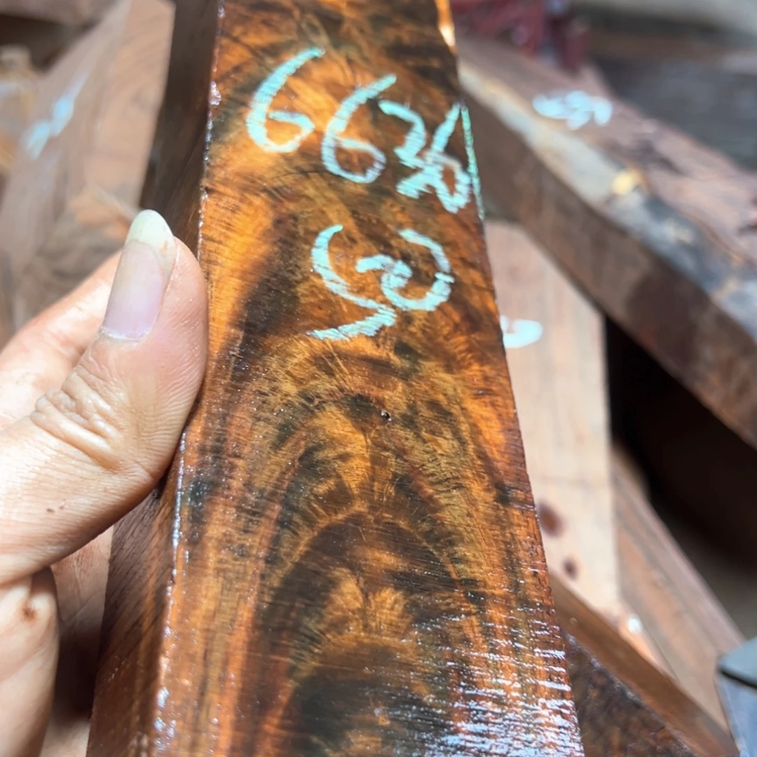 用***8交趾黄檀（大红酸枝）