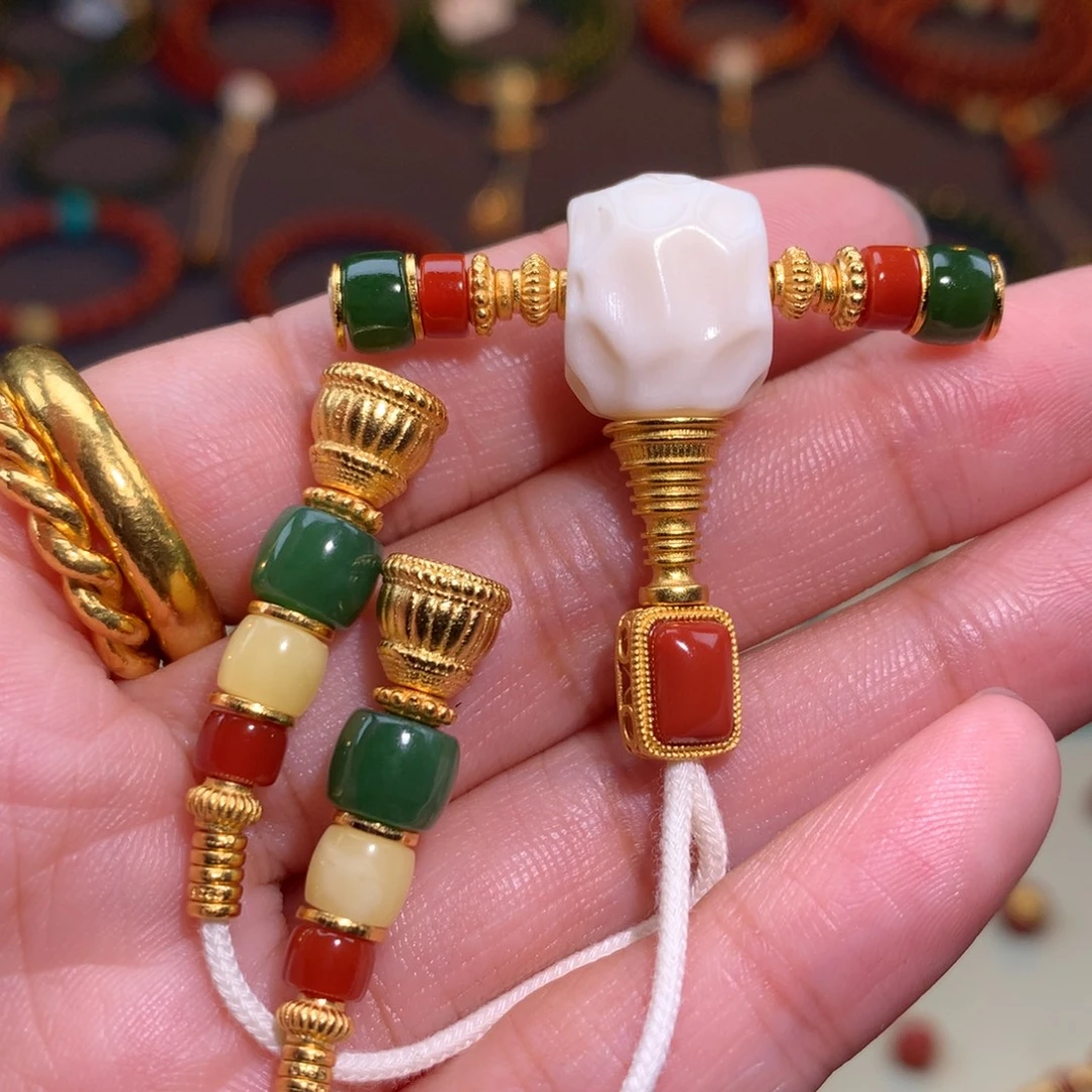 颈饰未镶嵌南红玛瑙