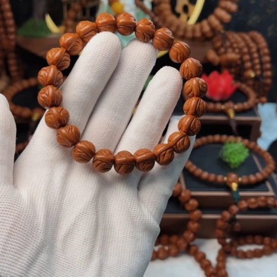 吊坠桃核12玉龙脊手串