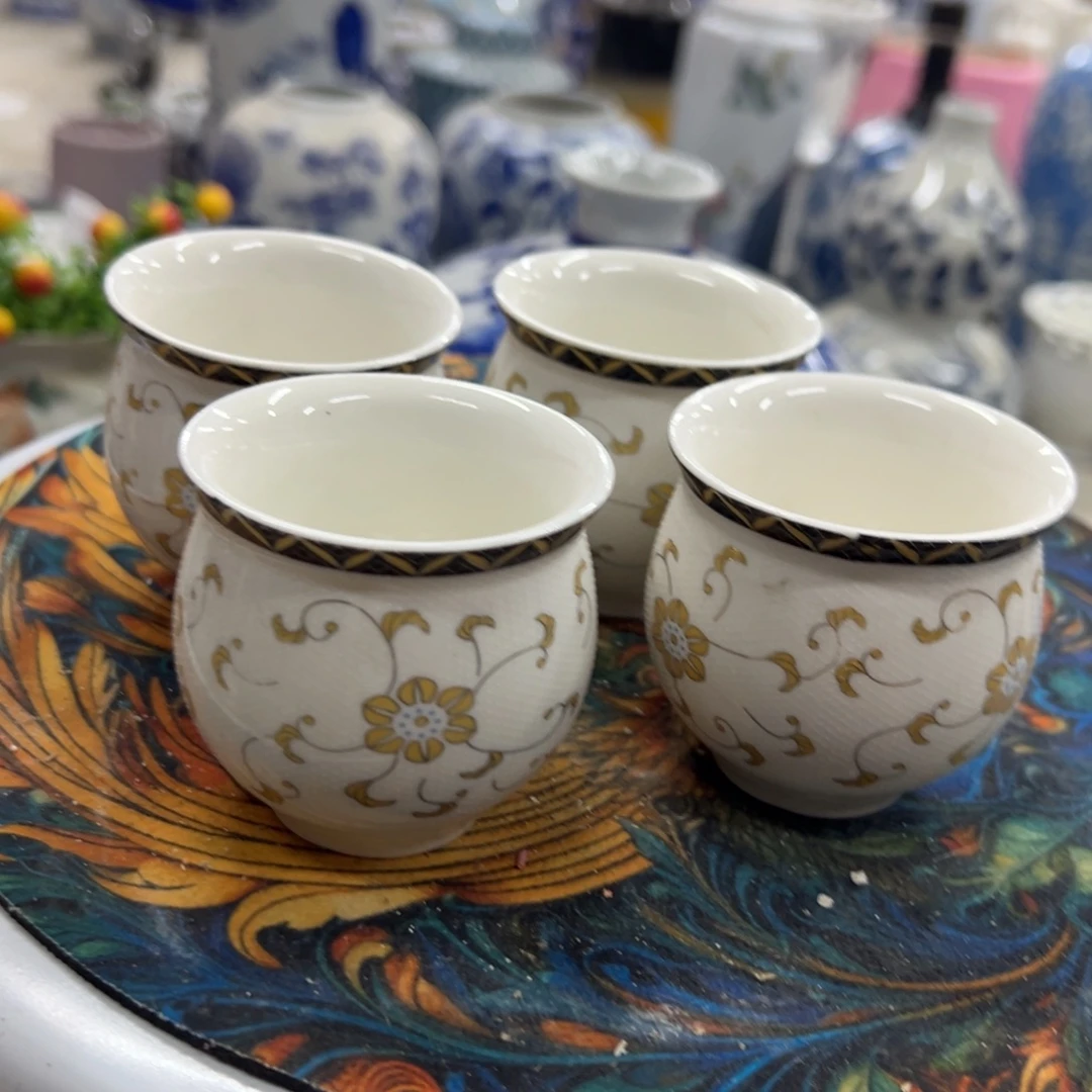 微瑕青花瓷器值得厚爱