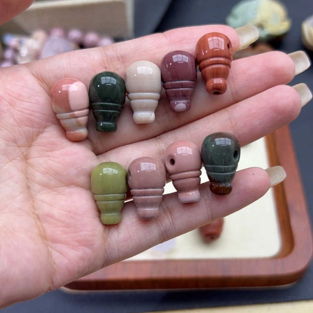 石英质玉颈饰未镶嵌小*脏