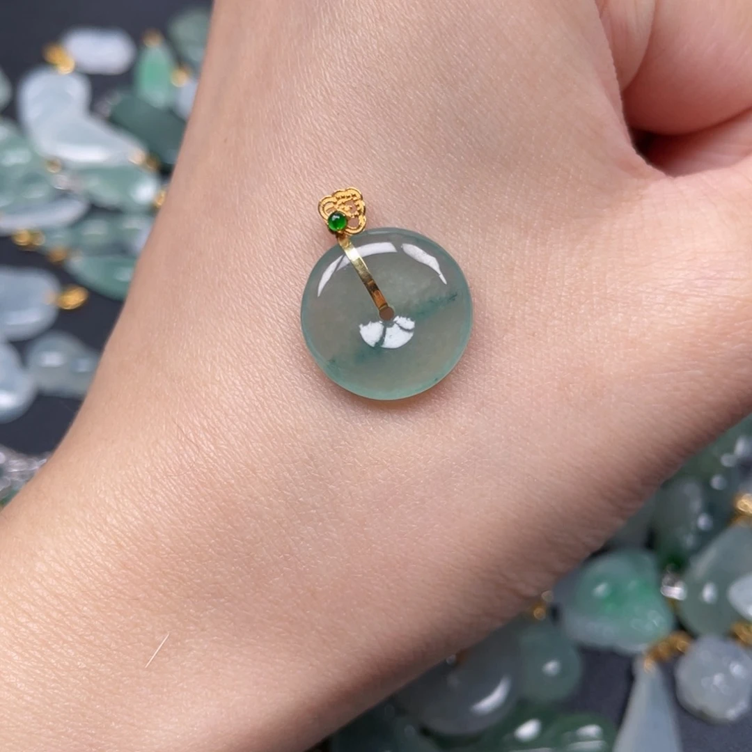 翡翠颈饰18K金镶嵌翡翠