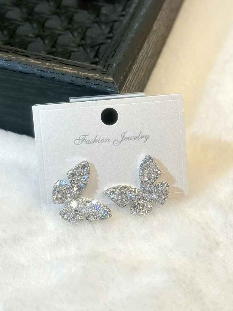 925银合成锆石耳饰 偏偏蝴蝶