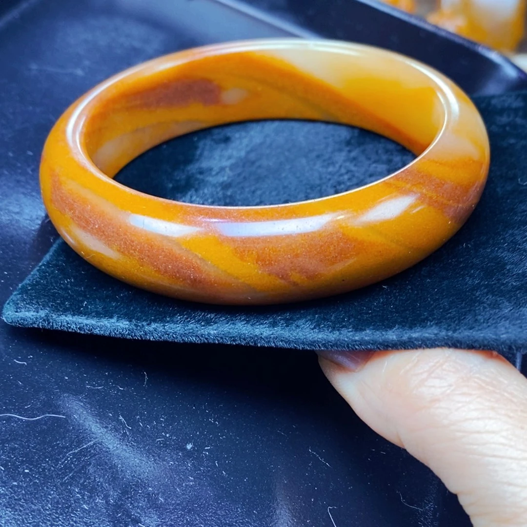 未镶嵌石英质玉（黄龙玉）颈饰