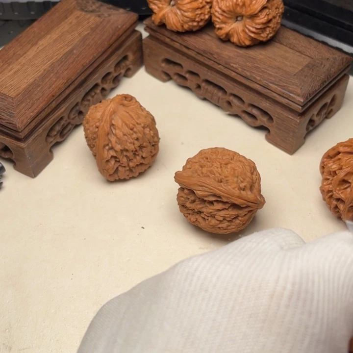 白***桦核桃南将石文玩核桃补价