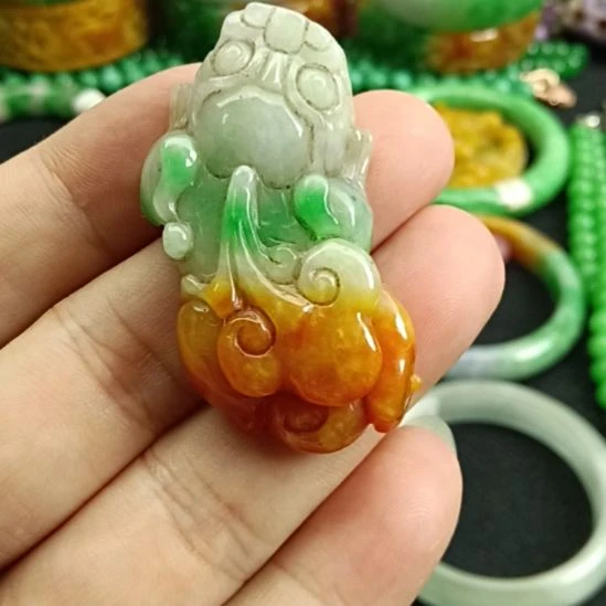翡翠未镶嵌颈饰翡翠