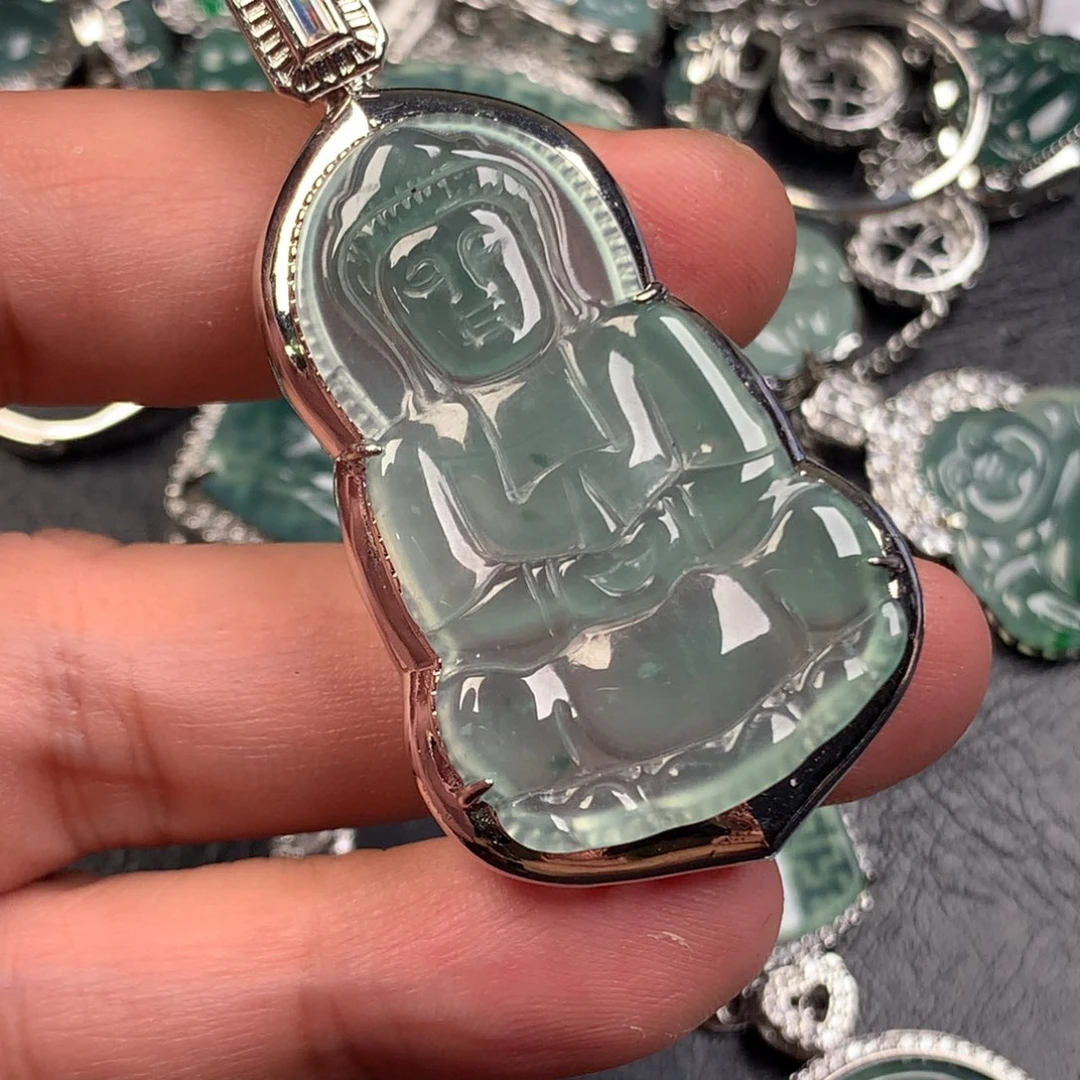 翡翠未镶嵌颈饰观音