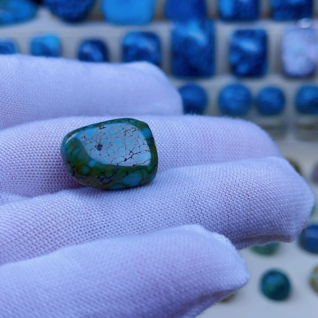 绿松石未镶嵌颈饰