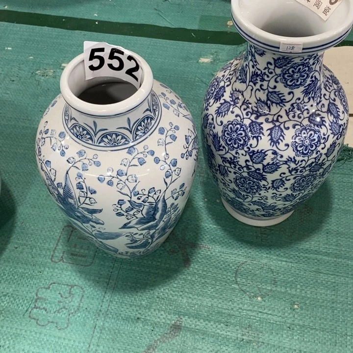 摆件小*子手绘陶瓷花瓶两个