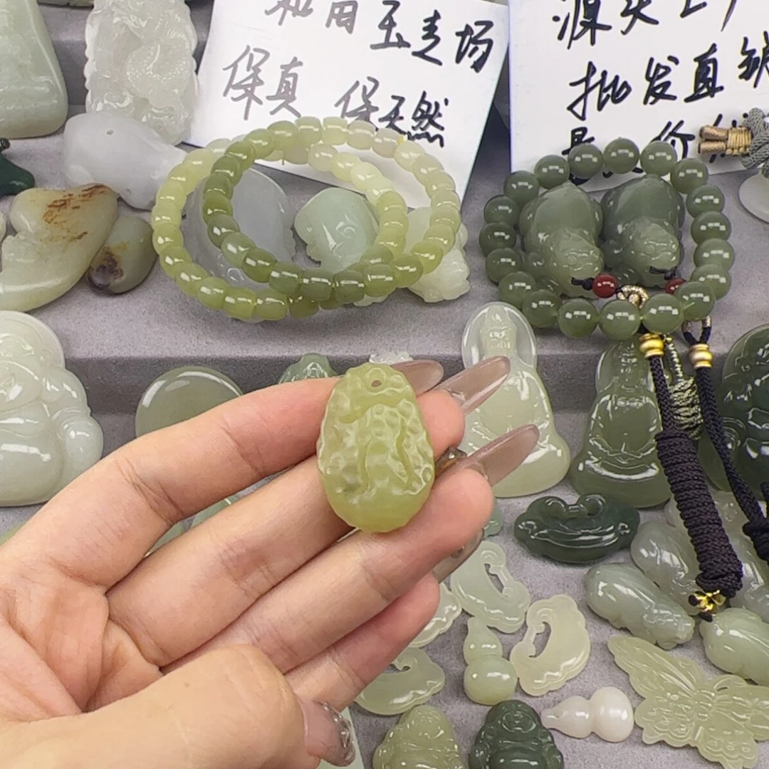 和田玉未镶嵌颈饰