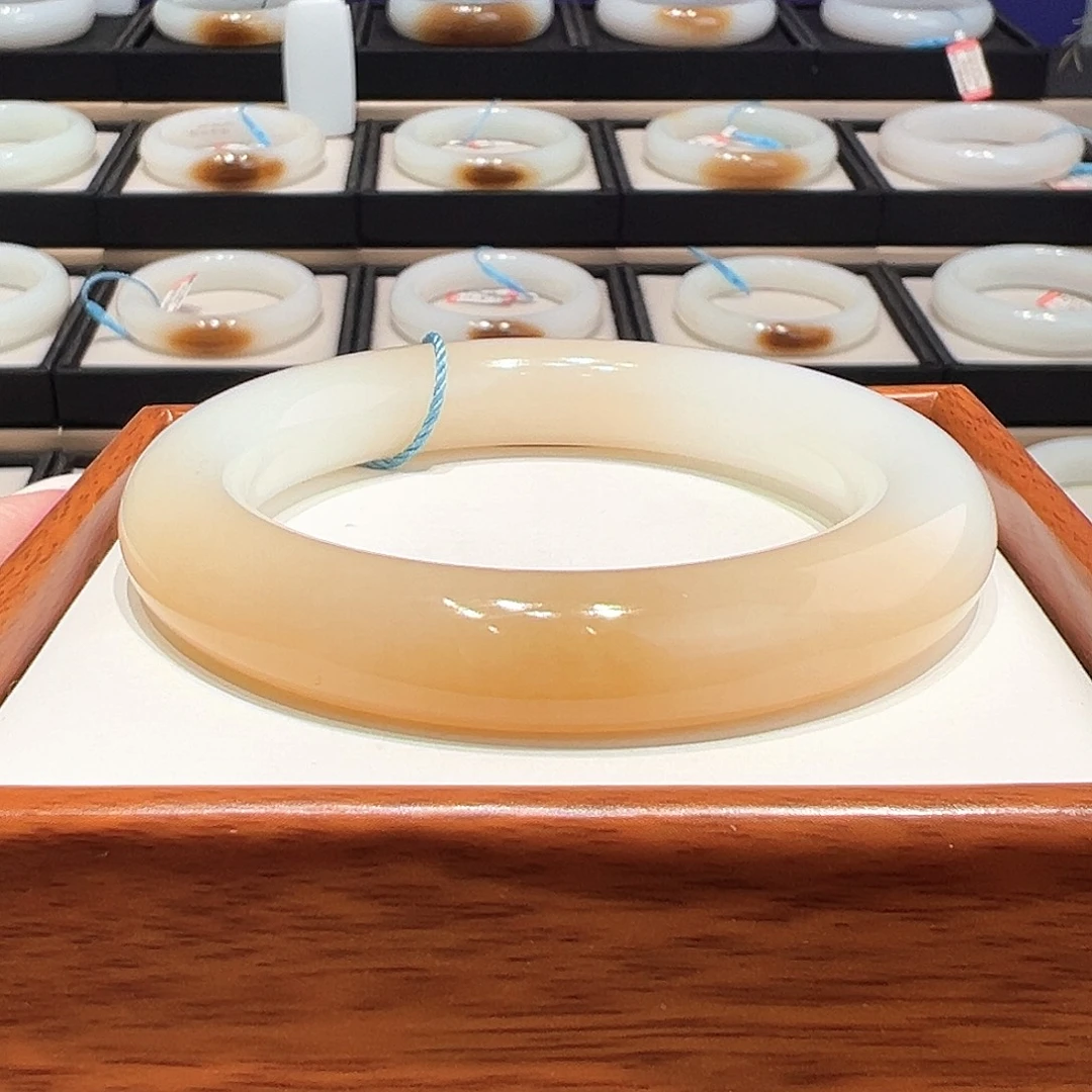 和田玉（糖玉）未镶嵌手镯