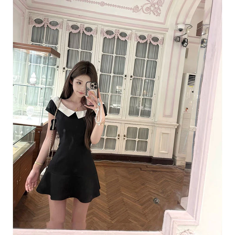 【利兹美院生】优雅撞色翻领黑白一字肩连衣裙女夏短款裙子