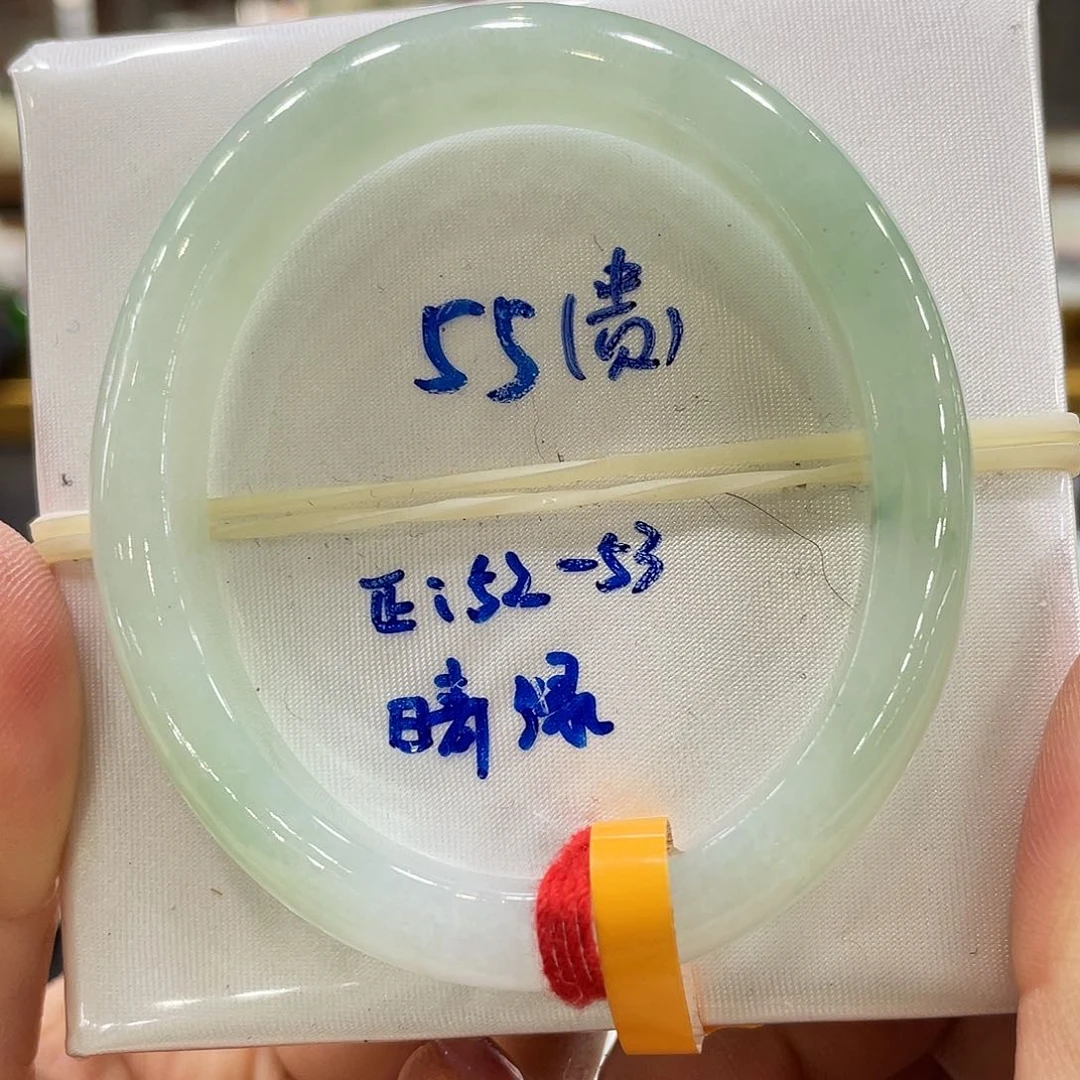 翡翠手镯未镶嵌翡翠手镯