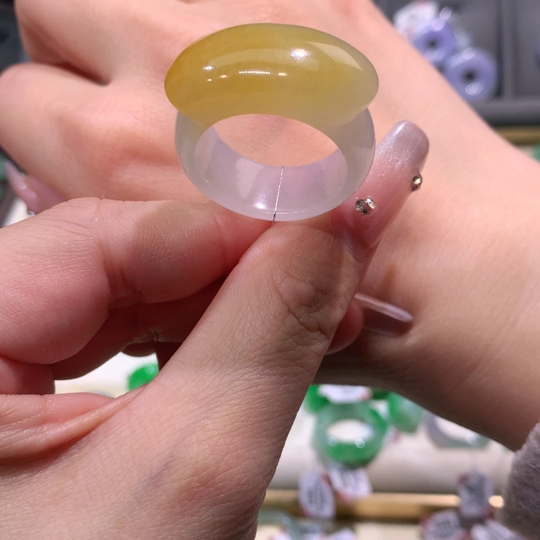 翡翠未镶嵌戒指则*木翡翠