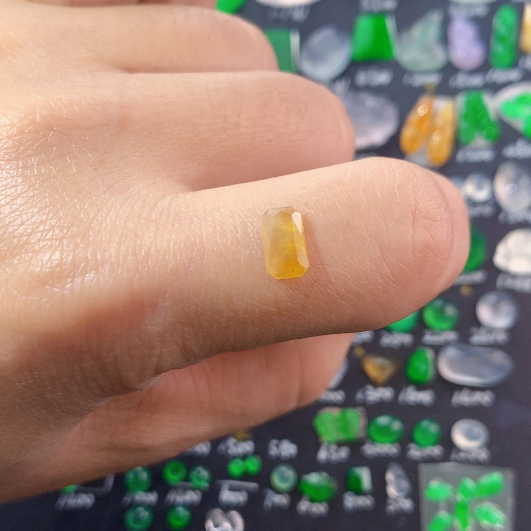 翡翠未镶嵌颈饰切割面