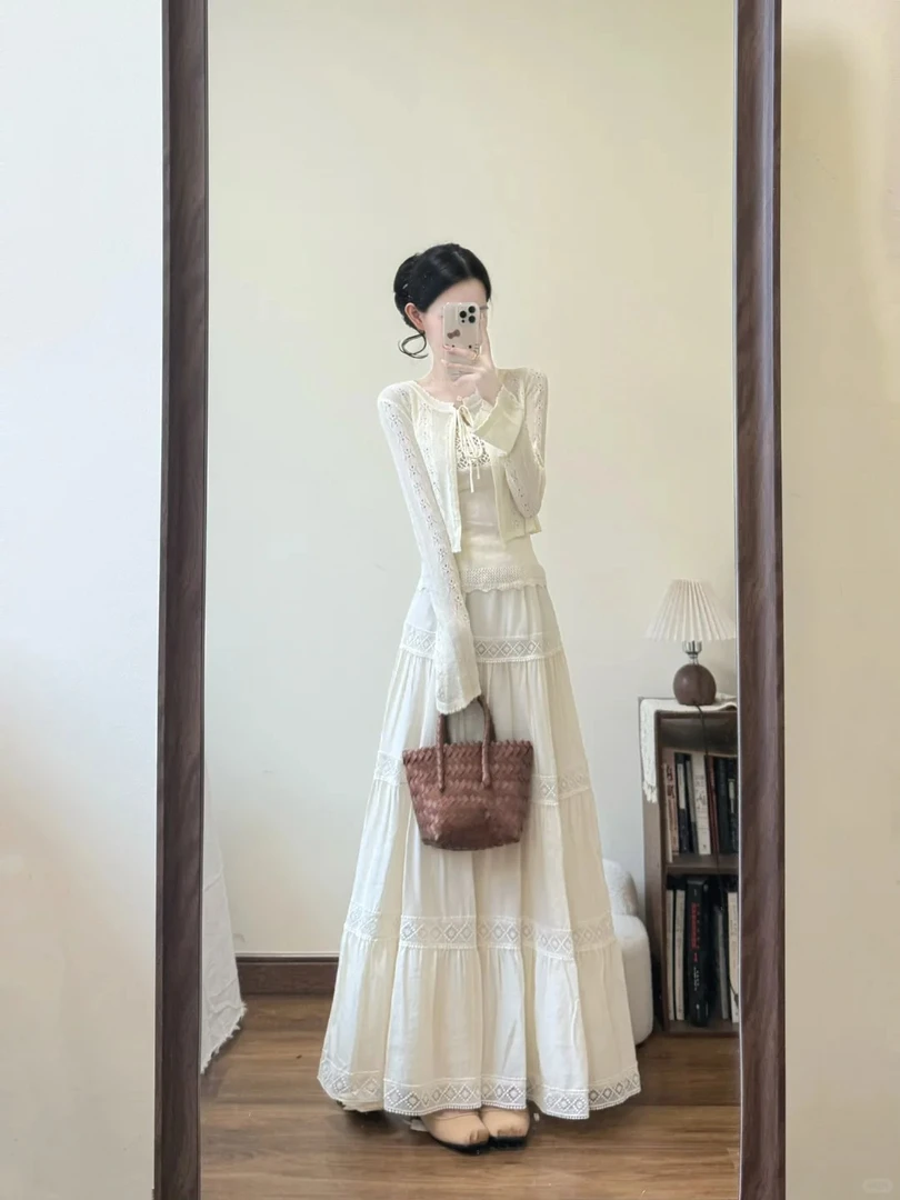 2025早秋新款法式镂空背心内搭针织开衫搭配半身裙气质三件套装女