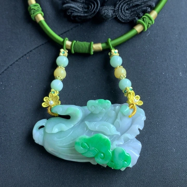 翡翠颈饰未镶嵌翡翠