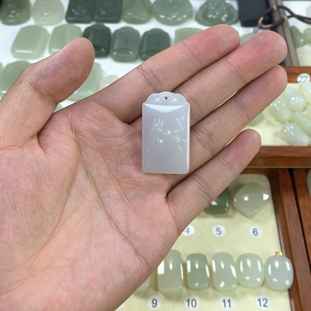 和田玉未镶嵌颈饰哇***叫