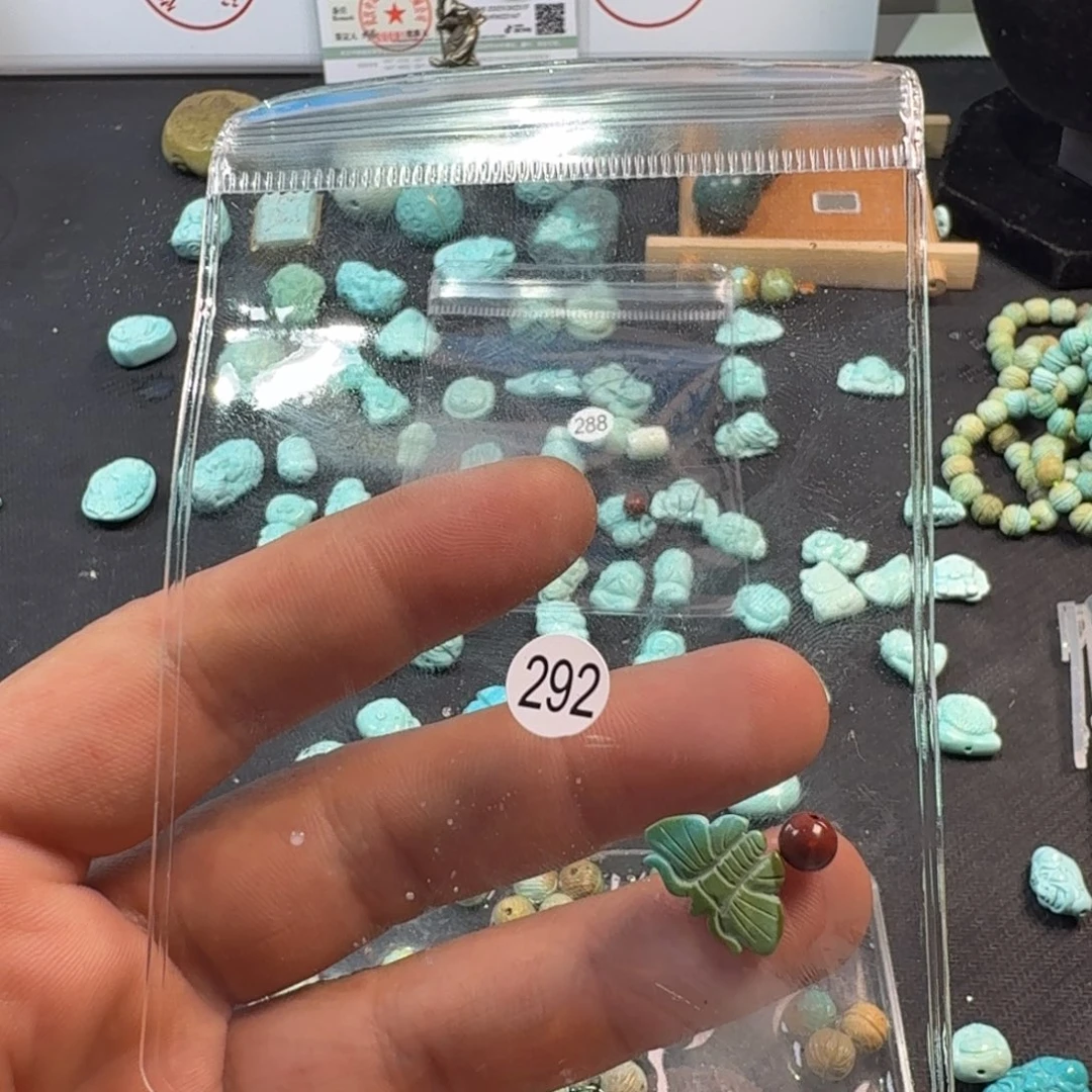 女***也南红玛瑙未镶嵌珠宝奇石