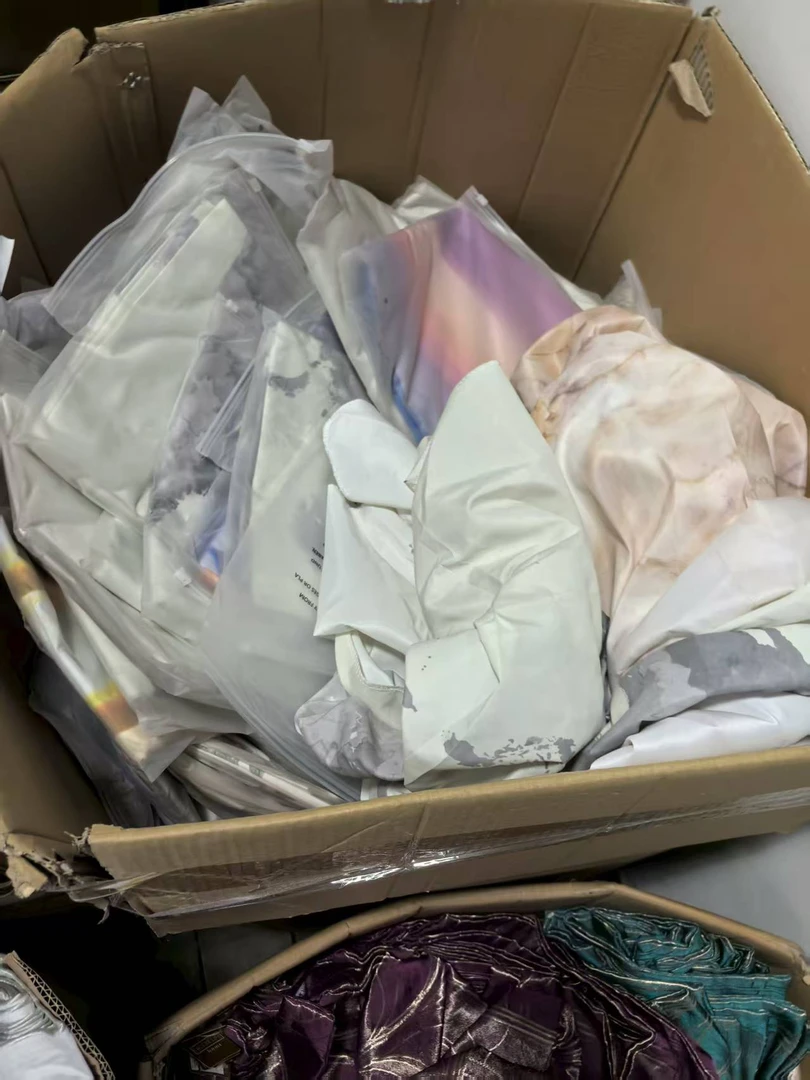 《厚广家》3楼150×200杂款大号化纤桌布 发2张 不挑色